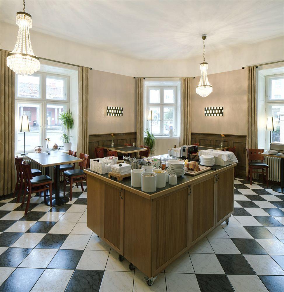 First Hotel City Eskilstuna Esterno foto